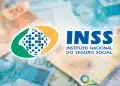 Logo do INSS sobreposto a cédulas de dinheiro desfocadas, ilustrando o calendário de pagamento dos benefícios em maio.