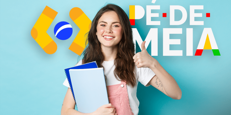 Jovem de cabelos castanhos segura cadernos azuis e faz gesto de positivo ao lado do logo do programa Pé-de-Meia, simbolizando o envio de mensagens aos estudantes beneficiários.