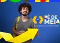 Jovem estudante com mochila representando o programa Pé-de-Meia e o incentivo financeiro para alunos do ensino médio.