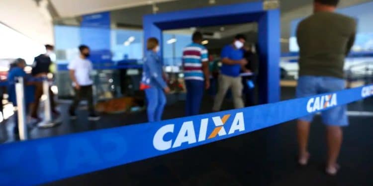 Imagem de uma agência da Caixa Econômica Federal, banco que opera a nova rodada de pagamentos do ressarcimento das cotas do PIS/Pasep.