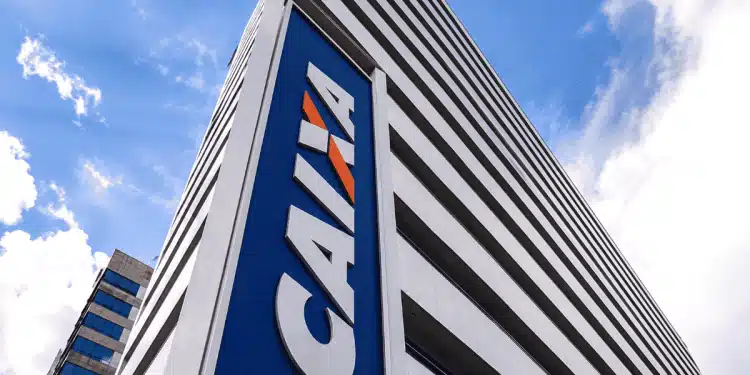 Fachada de agência da Caixa Econômica Federal ilustrando anúncio de pagamento de R$ 1.000 para CPFs com finais de 0 a 9 no dia 29 de junho.