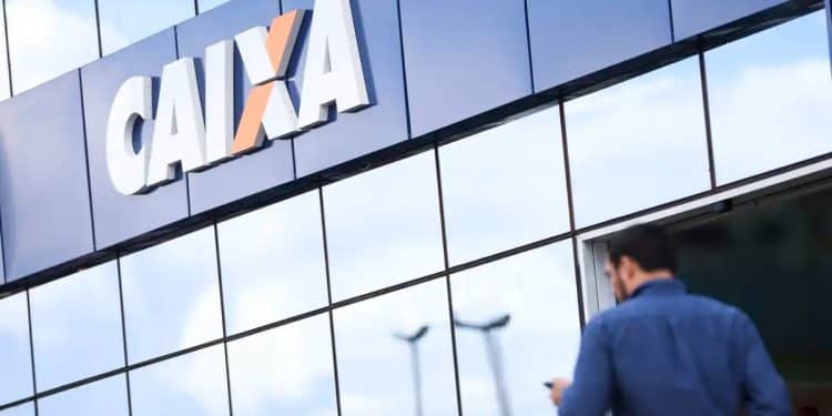 Fachada de agência da Caixa, banco que liberou o saque de até R$ 6.220 para trabalhadores de novas cidades atingidas por desastres