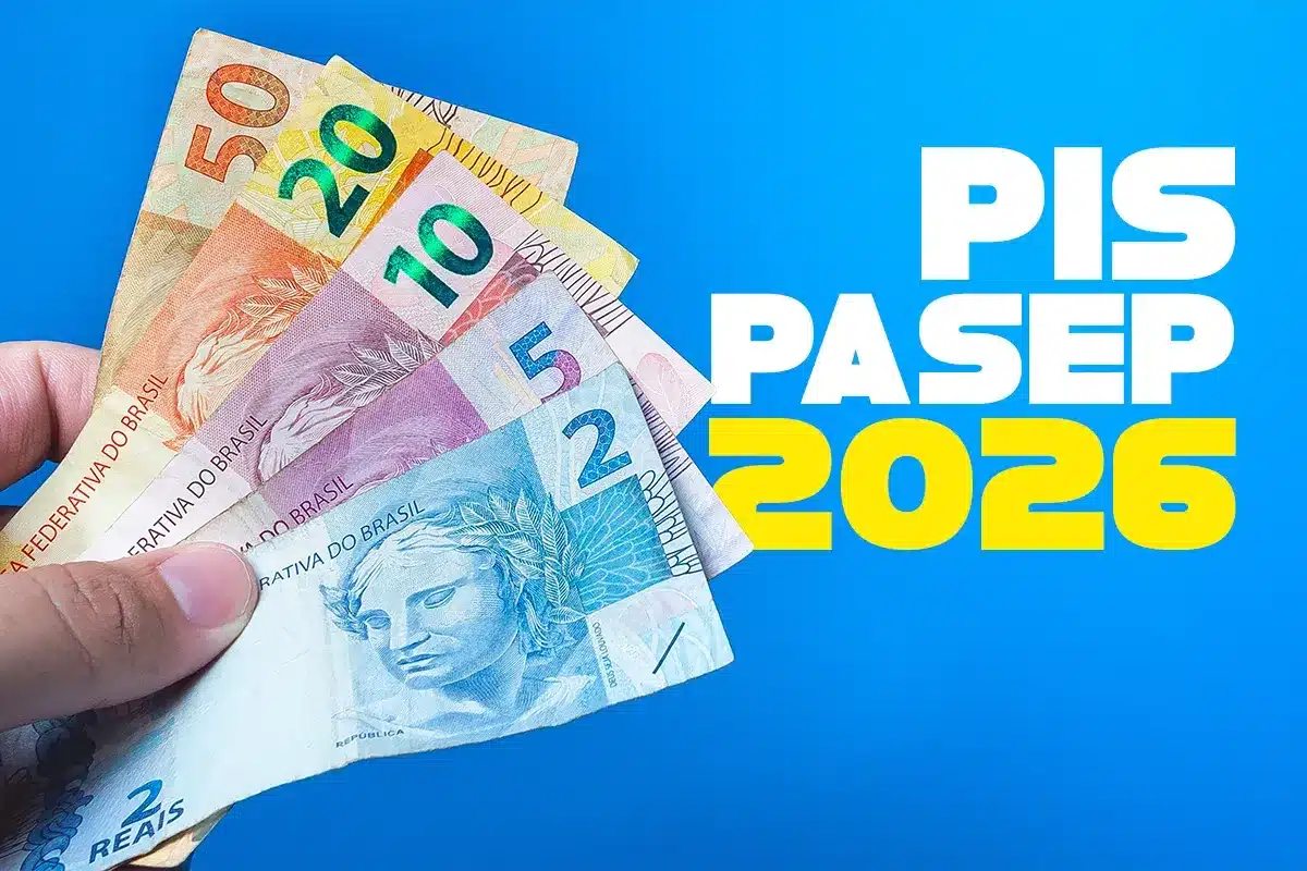 Notas de real na mão e arte do PIS/Pasep 2026, representando os valores do Abono Salarial proporcionais aos meses trabalhados.