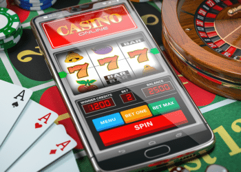 Roleta, poker e caça-níquel online em destaque no celular.