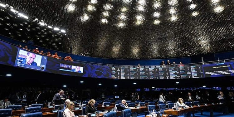 Plenário do Senado Federal em sessão de votação, onde foi aprovado o projeto que aumenta as penas por agressão a professores e profissionais da saúde