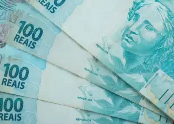 Cédulas de R$ 100 representam os pagamentos de julho do BPC/INSS para beneficiários.