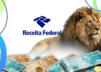 Leão da Receita Federal com cédulas de real ilustra o cashback do Imposto de Renda