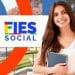 Estudante com mochila e livros sorri diante de um campus universitário ao lado da marca Fies Social