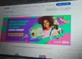 Jovem sorridente segura skate ao lado de banner sobre nova Carteira de Identidade Nacional com cores vibrantes, simbolizando a emissão do novo RG no Brasil.