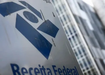 Fachada da Receita Federal em destaque, relacionada à estreia do novo CNPJ alfanumérico no Brasil em 31 de julho.