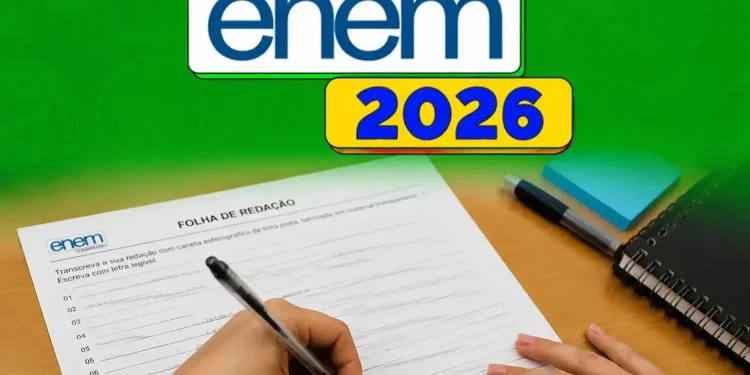 Pessoa escrevendo uma redação em folha do Enem 2026 durante preparação para o exame.